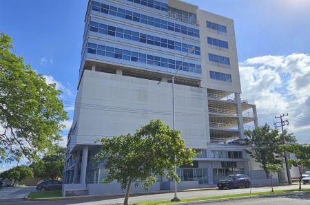 Oficina en renta Montecristo Merida equipada y amueblada sobre avenida principal